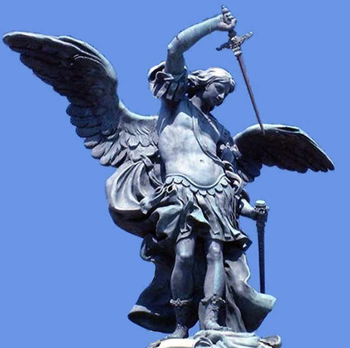 La estatua del Arcángel Miguel. La cima del Castel Sant'Angelo